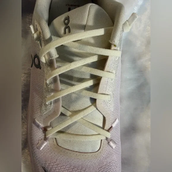 On Cloudtilt Womwn’s Running Shoe - Picture 10 of 15